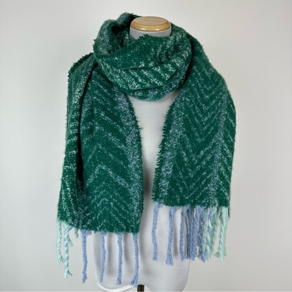 Aerie Green Blanket Scarf - Picture 1 of 7